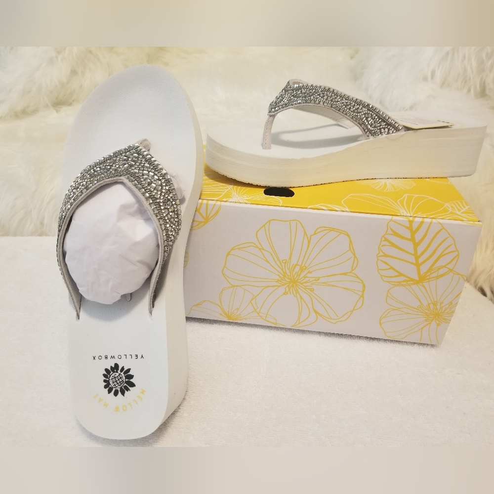 NWT Yellow Box "Pixel" Flip Flops White Size 7.5 M